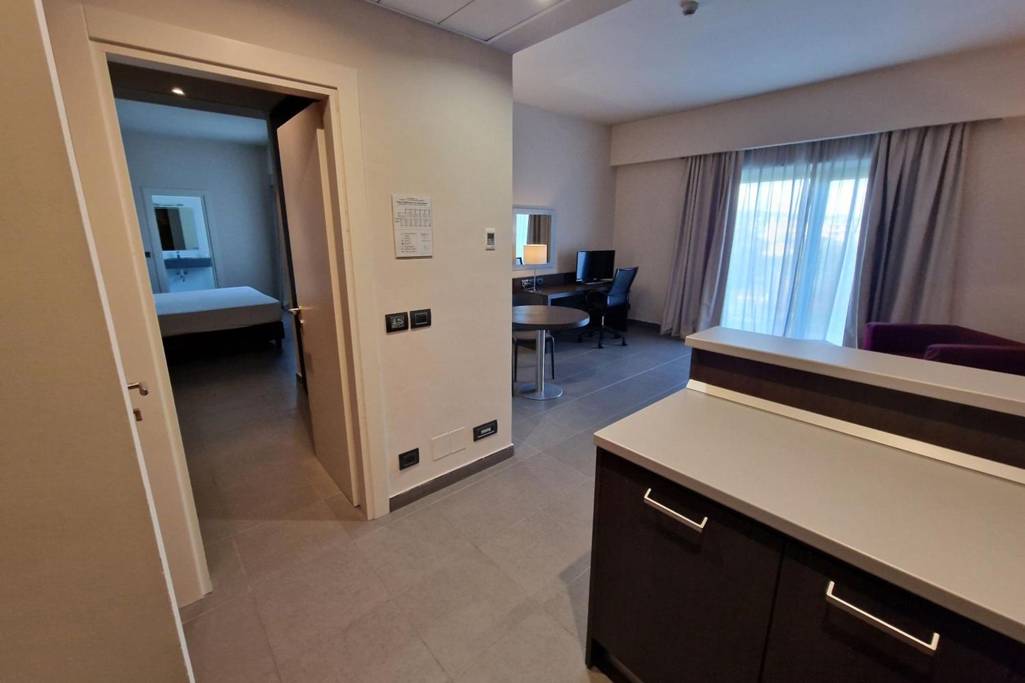 Inn Naples Airport Gricignano dʼAversa Exterior foto